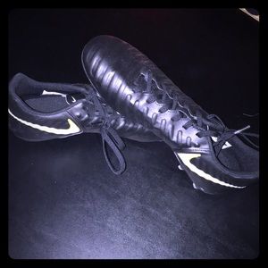 Woman’s Nike Cleats size 9 1/2 new condition